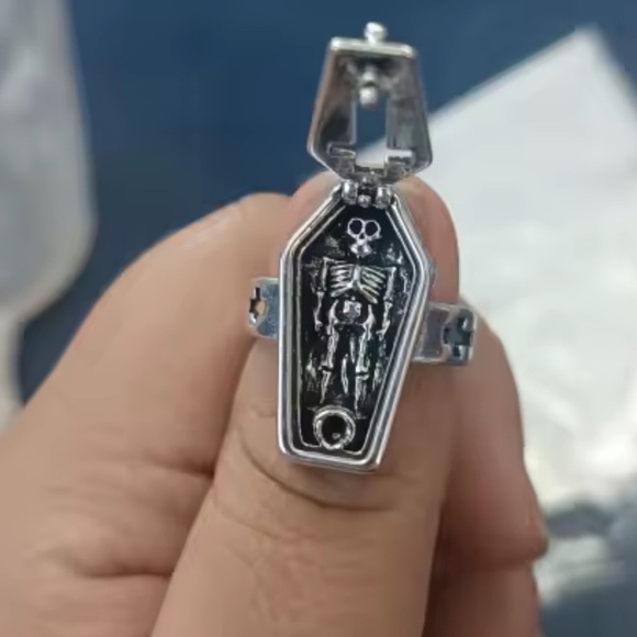 Halloween Vintage Silver Gothic Coffin Ring vampire skull - Picture 4 of 14